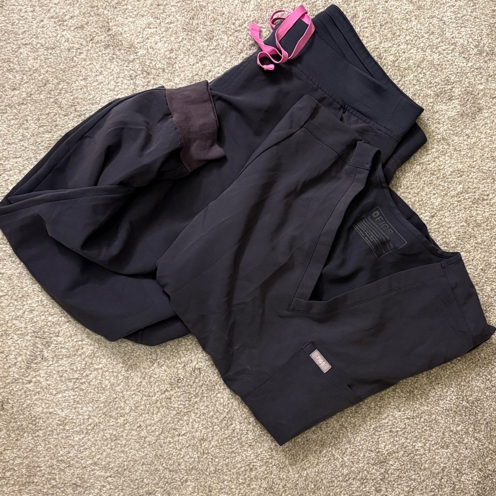 Figs SET catarina top (XXL) and zamora regular length waist jogger pant (XLP)